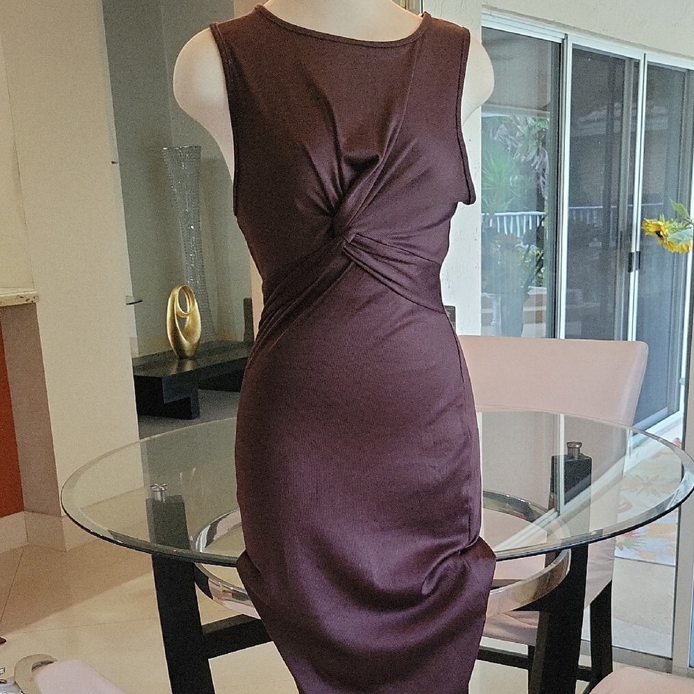 Chic Sleeveless Midi Dress in Deep Purple